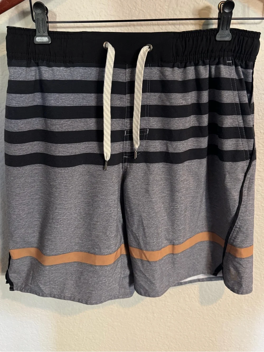 Vuori Men's Striped Flex/Swim Shorts Size Small